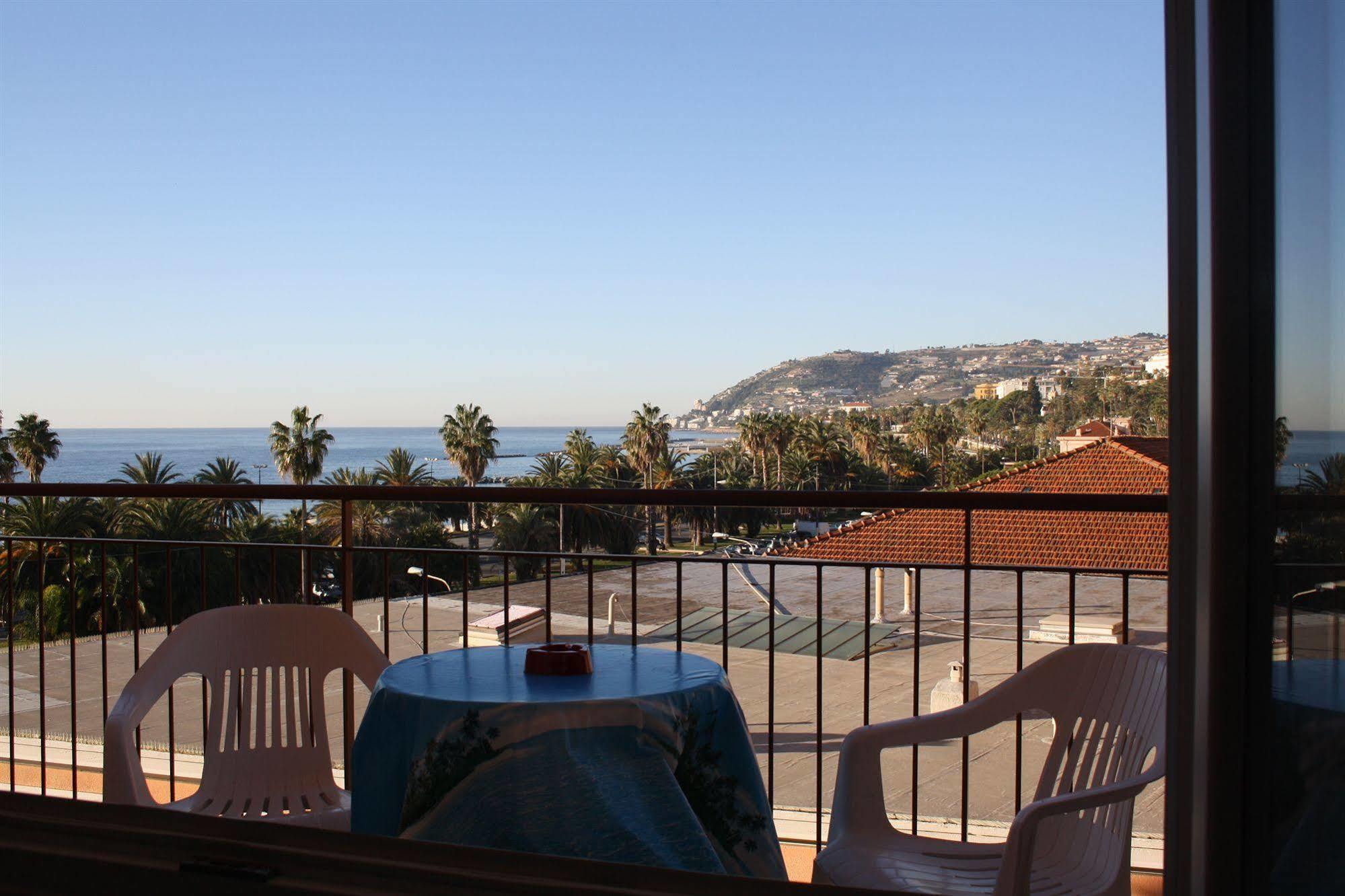 Hotel Sole Mare Sanremo Exterior photo